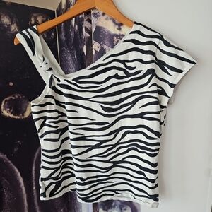 IRKA Size XL Silk Cotton Asymmetric Neck One Sleeve Animal Print Blouse‎ Top